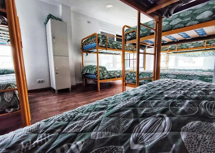 بيت شباب De Santullan *